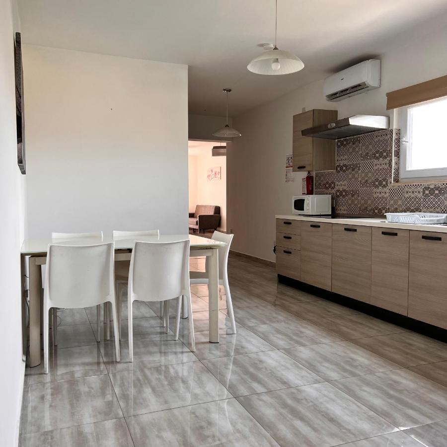 F4 Room 3, Private Room Two Single Beds Shared Bathroom Msida Εξωτερικό φωτογραφία